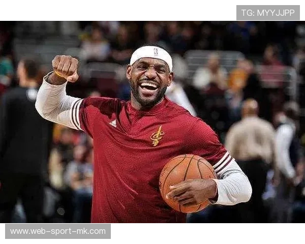 詹姆斯在球迷问答中耐心解答篮球基础，教学范例被学习