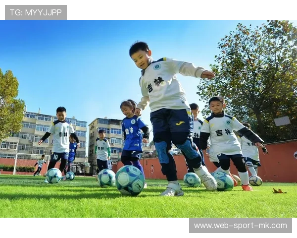 中国足球俱乐部完善青训梯队培养体系，中国足球青训体制