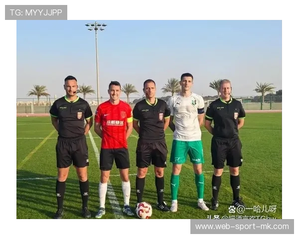 费利佩接罗慕洛传中头球破网,成都蓉城2比0击败对手 费利佩接罗慕洛传中头球破网,成都蓉城2比0击败对手