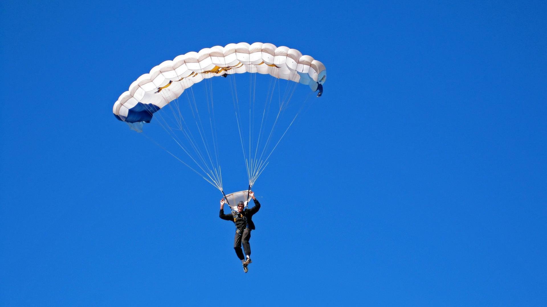 高压节奏下球员如何保持传球清晰度,高压球技术